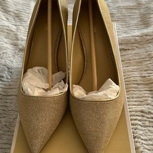 Brand New Women's Alina Flex Pumps size 9